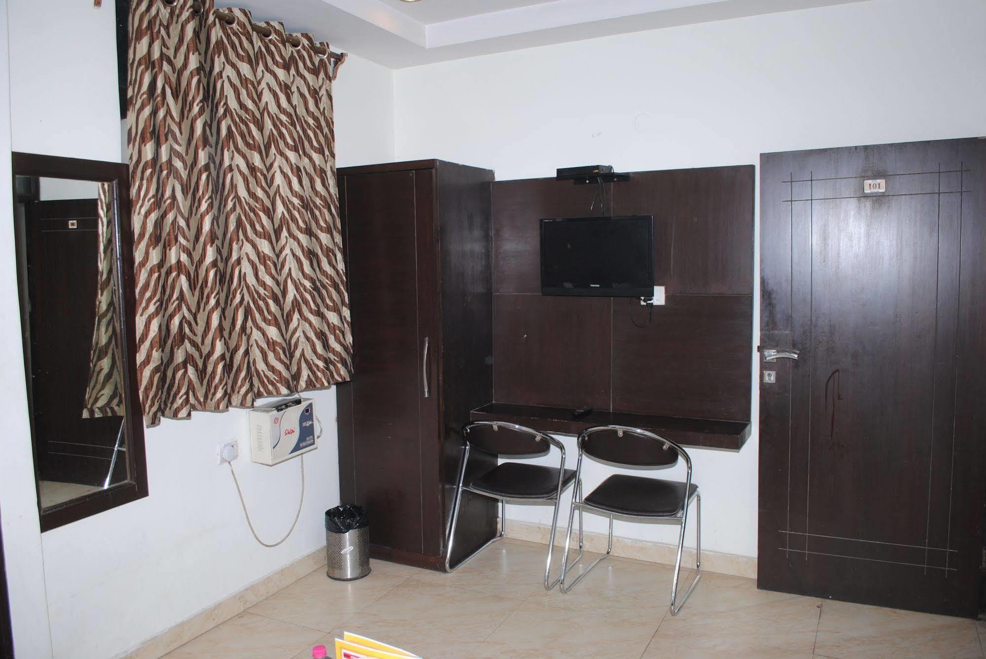 Hotel Seven Seas Inn نيودلهي المظهر الخارجي الصورة
