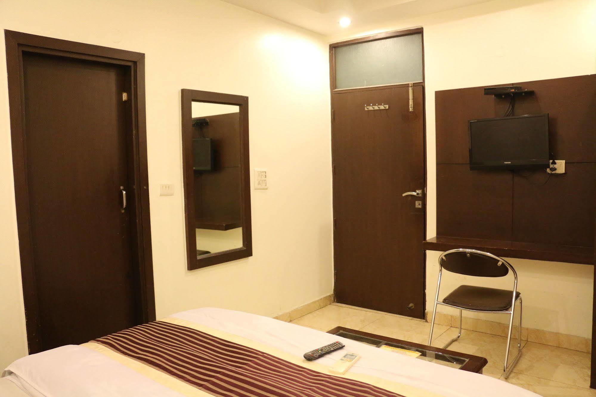 Hotel Seven Seas Inn نيودلهي المظهر الخارجي الصورة