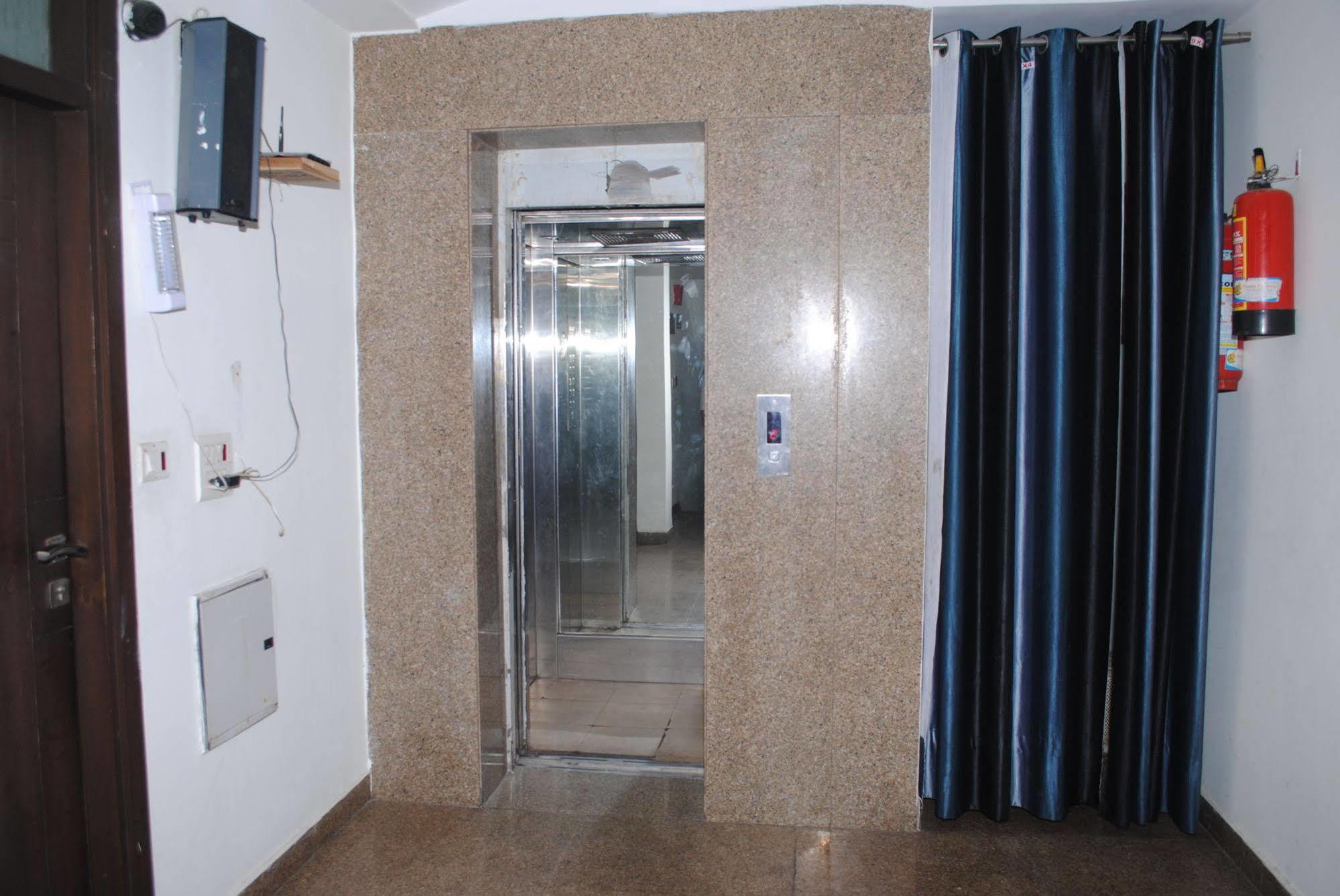 Hotel Seven Seas Inn نيودلهي المظهر الخارجي الصورة